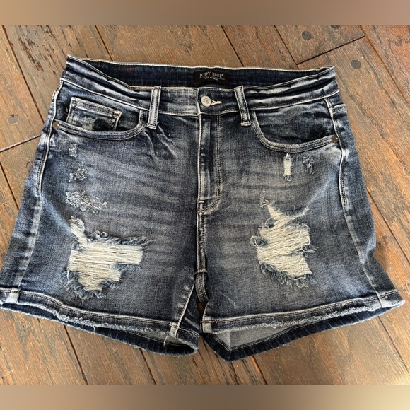 Judy Blue Jean Shorts Distressed Size Large - Picture 1 of 5